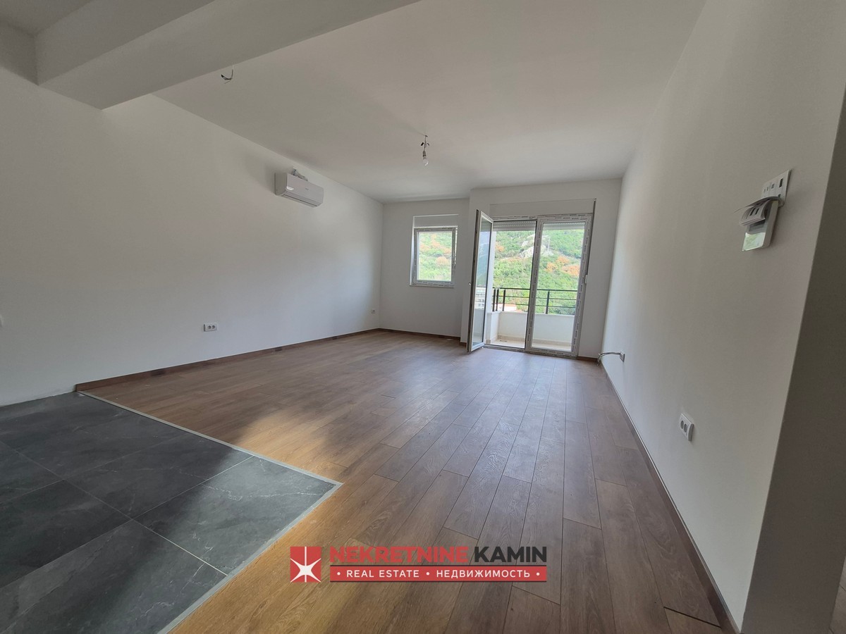 One-Bedroom Apartment in a New Building on Topliški Put, Budva